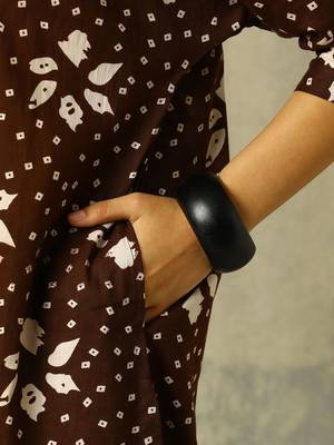 women floral printed regular cotton kurta with trousers 5