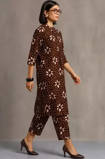 women floral printed regular cotton kurta with trousers