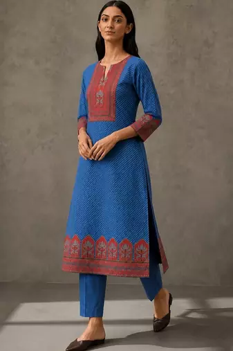 women ethnic motifs printed regular kurta with trousers