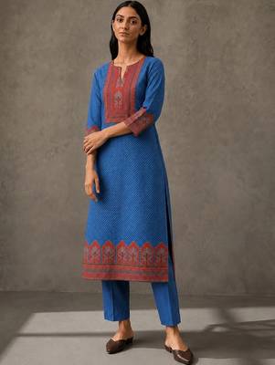 women ethnic motifs printed regular kurta with trousers 6