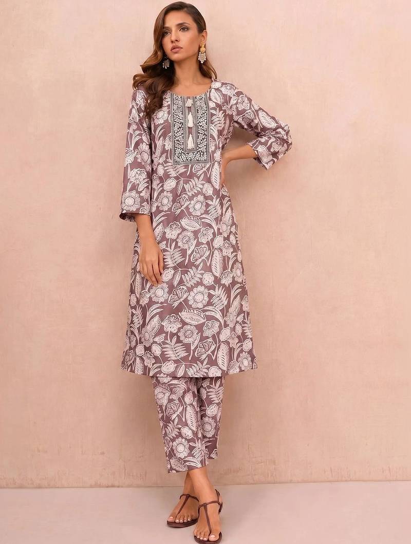women floral printed regular thread work kurta with trousers