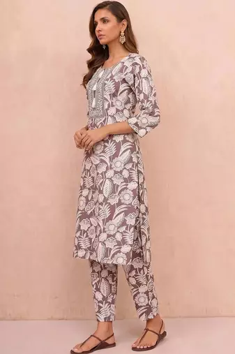 women floral printed regular thread work kurta with trousers