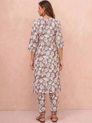 women floral printed regular thread work kurta with trousers 3