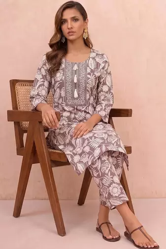 women floral printed regular thread work kurta with trousers