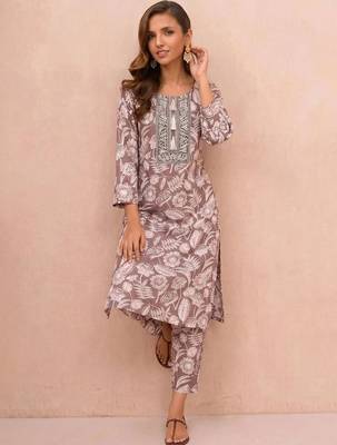 women floral printed regular thread work kurta with trousers 6