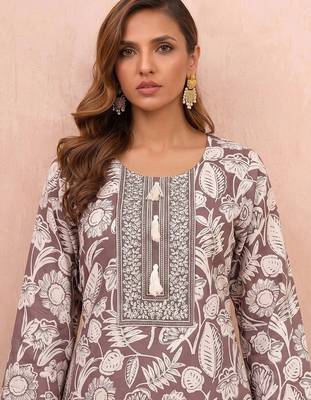 women floral printed regular thread work kurta with trousers 7