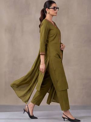 women ethnic motifs embroidered regular thread work cotton kurta with trousers & with dupatta 2
