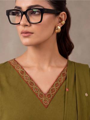 women ethnic motifs embroidered regular thread work cotton kurta with trousers & with dupatta 4