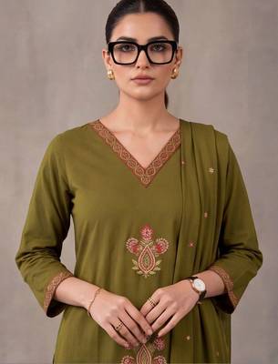 women ethnic motifs embroidered regular thread work cotton kurta with trousers & with dupatta 5