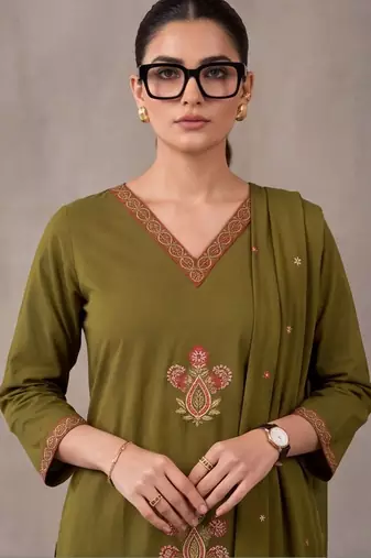 women ethnic motifs embroidered regular thread work cotton kurta with trousers & with dupatta