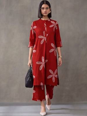 women floral printed regular cotton kurta with trousers 1