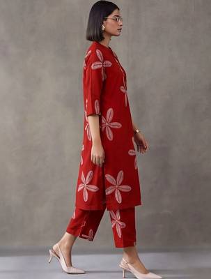 women floral printed regular cotton kurta with trousers 2