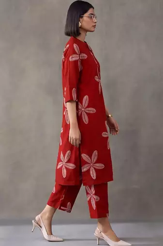 women floral printed regular cotton kurta with trousers
