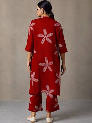 women floral printed regular cotton kurta with trousers 3