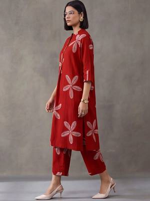 women floral printed regular cotton kurta with trousers 6