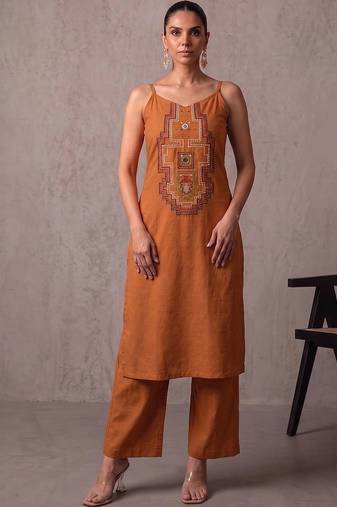 women ethnic motifs embroidered regular thread work kurta with trousers