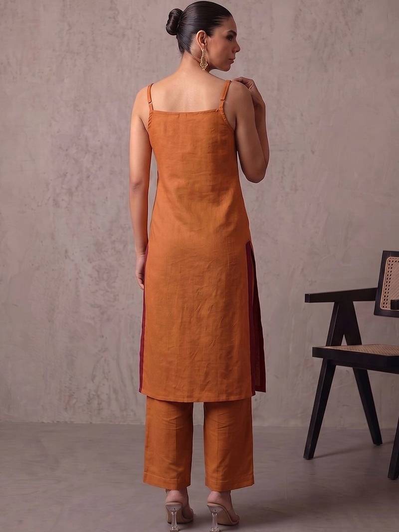 women ethnic motifs embroidered regular thread work kurta with trousers