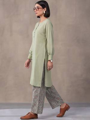 women floral regular kurta with trousers 2