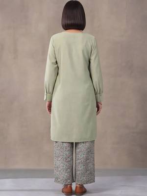 women floral regular kurta with trousers 3