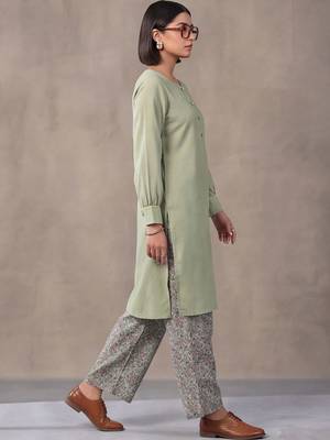 women floral regular kurta with trousers 5