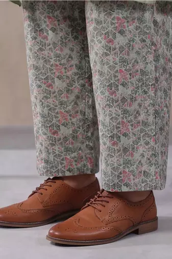 women floral regular kurta with trousers