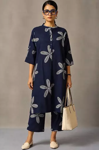 women floral printed regular cotton kurta with trousers