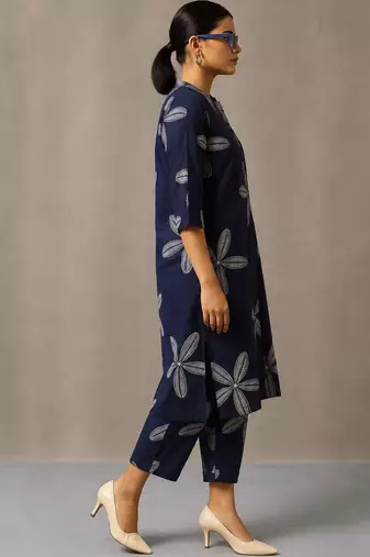 women floral printed regular cotton kurta with trousers