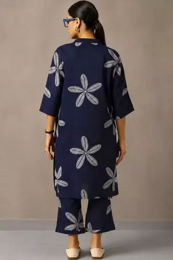 women floral printed regular cotton kurta with trousers