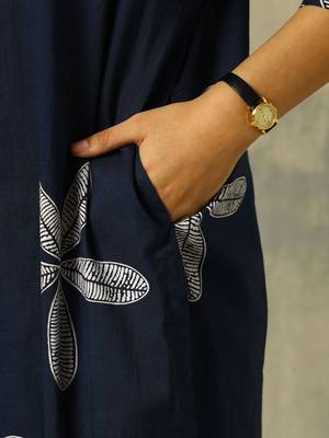 women floral printed regular cotton kurta with trousers 5