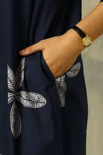 women floral printed regular cotton kurta with trousers