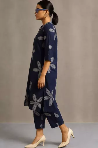 women floral printed regular cotton kurta with trousers