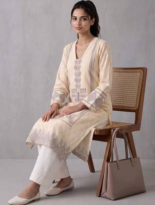 women ethnic motifs printed regular kurta with palazzos 4