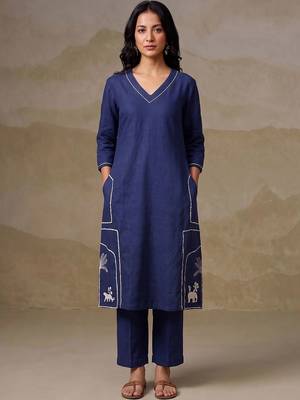 women ethnic motifs embroidered regular thread work kurta with trousers 1