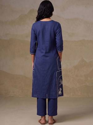 women ethnic motifs embroidered regular thread work kurta with trousers 3