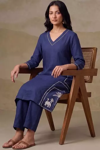 women ethnic motifs embroidered regular thread work kurta with trousers