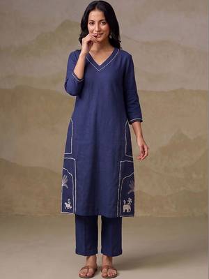 women ethnic motifs embroidered regular thread work kurta with trousers 5
