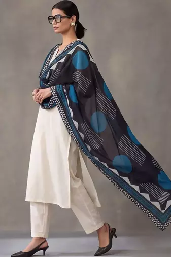 women embroidered regular thread work cotton kurta with trousers & with dupatta