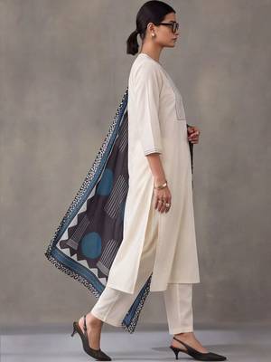 women embroidered regular thread work cotton kurta with trousers & with dupatta 6
