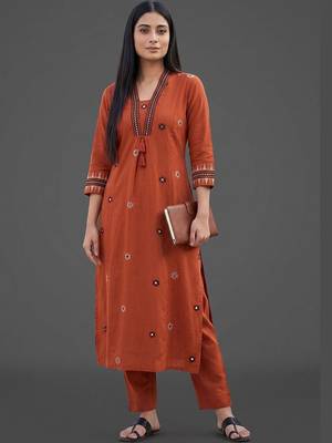 workwear women embroidered kurta with trousers 3