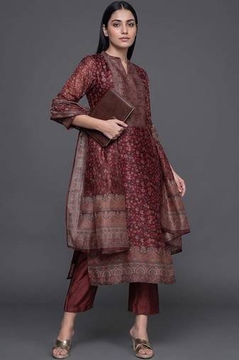 smart women printed kurta with trousers