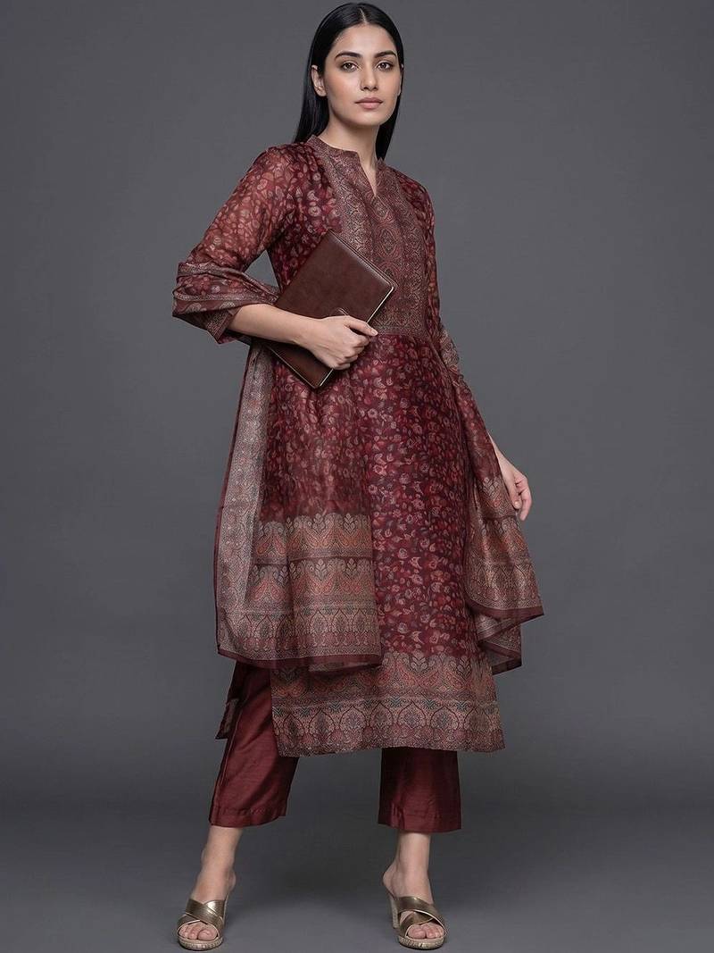 smart women printed kurta with trousers
