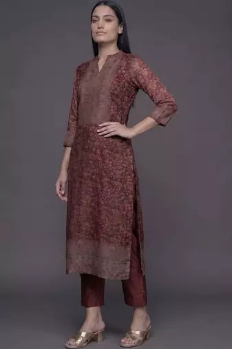 smart women printed kurta with trousers