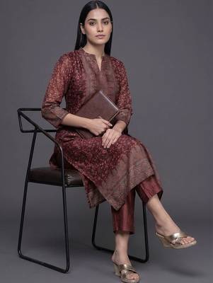 smart women printed kurta with trousers 4