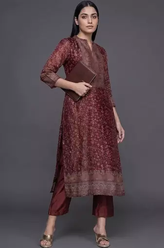 smart women printed kurta with trousers