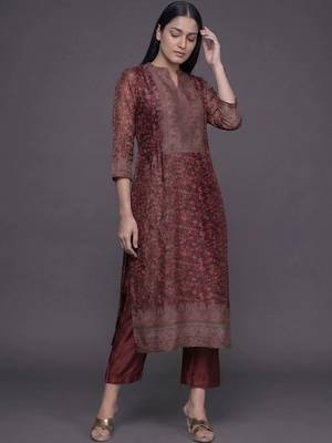 smart women printed kurta with trousers 6