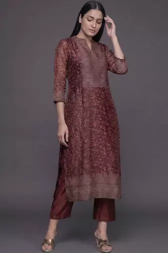 smart women printed kurta with trousers