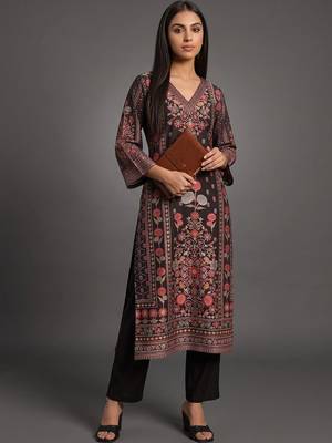 smart women printed kurta with trousers 3