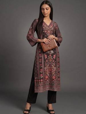 smart women printed kurta with trousers 6