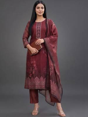 formal women printed kurta with trousers with dupatta 3