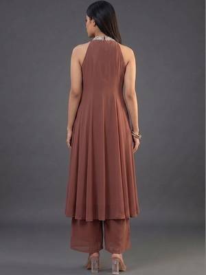everyday workwear women embroidered kurta with palazzos 2